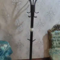 چوب لباسی ایستاده ریل وسط که گردشی مشکل داره