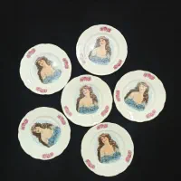 چینی گل قرمزی و بشقابها