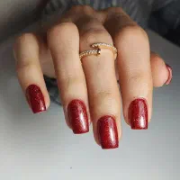 خدمات زیبایی کاشت ناخن