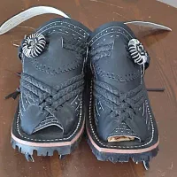 کفش «چَوَت» دست دوز|کیف، کفش، کمربند|خاش, |دیوار