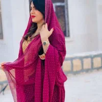 نگینکاری روی لباس