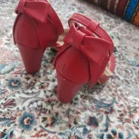 هر جفت کفش ۲۰۰ تومان|حراج|بناب, |دیوار