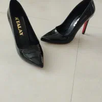 کفش مجلسی|کیف، کفش، کمربند|میانه, |دیوار