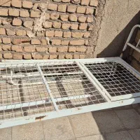 تخت بیمارستانی فلزی