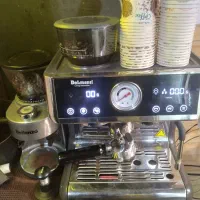 اسپرسو ساز دلمونتی و یک آسیاب
