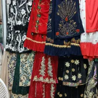 فروش یکجا۵۸دست لباس محلی بزرگسال و۱۵دست بچگانه