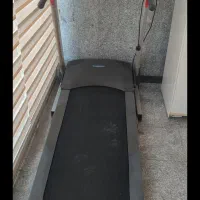 یک دستگاه تردمیل ورزشی سالم کم کار