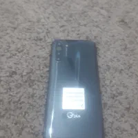 گوشی درحد اک خوش دست صفحه  بزرگ حافظه احتمالا ۶۴