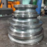 خدمات تراشکاری و در آوردن پیچ بریده روی کار