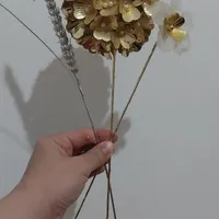 تعدادی گل مصنوعی بسیار زیبا