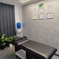 ماساژ تخصصی و درمانی در سالنvip و منزل‌شما