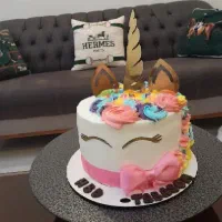 سفارش انواع کیک کافی شاپی و تولد و نامزدی خانگی