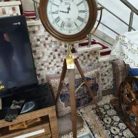 ساعت پایه دار