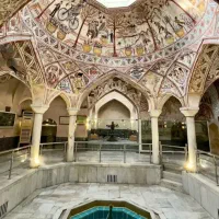 مشهدگردی به زبان انگلیسی. حمام شاه تا بازار فرش