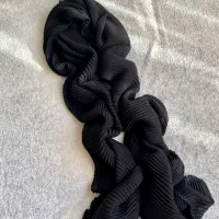 شال مشکی پلیسه