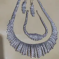 سرویس نقره به وزن ۵۱ گرم و ۲۲۰ صوت