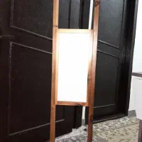 آباژور و پنجره ی چوبی