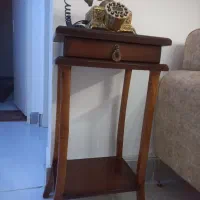 تلفن و میز تلفن