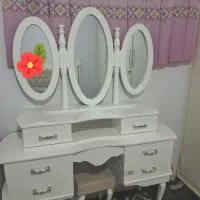 میز آرایشی سالم درحدنوع|آرایشگاه و سالنهای زیبایی|هشتگرد, گلسار|دیوار