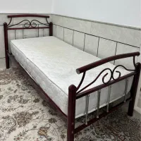 تخت فلزی همراه با تشک