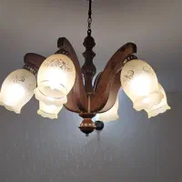 لوستر چوبی به همراه دو دیوارکوب