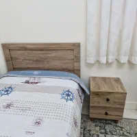تخت یک نفره با یک عدد کنار تختی