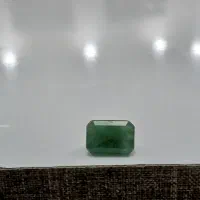 زمرد زیبای طبیعی و معدنی سبز خوشرنگ و خوش طبع