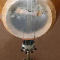 کمانچه ایرانی|سازهای سنتی|میانه, |دیوار