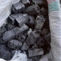 مقداری زغال کبابی. خاکه اره چینی