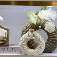 دکوری و گلدان