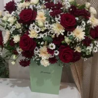 یک باکس چوبی گل طبیعی، و یک دسته گل طبیعی آبی|گل و گیاه طبیعی|مشهد, نیروی هوایی|دیوار