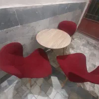 صندلی با یه میز خاطره