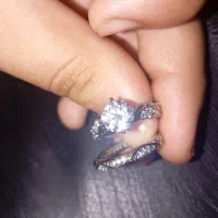 انگشتر نگین دار و حلقه پشت