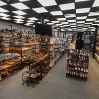 همکار خانم و کارشناس فروش