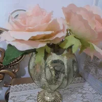 گل مصنوعی با گلدان