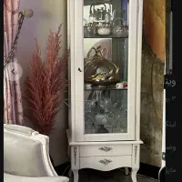 ویترین تماما چوب بسیار تمیز