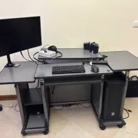 میز کامپیوتری فلزی
