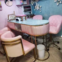 فروش میز ناخن دونفره و 8 عدد صندلی جک دار