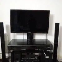 تلویزیون 42 اینچ سامسونگ. با میز شیشه ای|تلویزیون و پروژکتور|سمنان, |دیوار