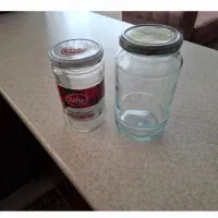 مقداری شیشه دررسایزهای مختلف و بطری|ظروف نگهدارنده، پلاستیکی، یک‌بارمصرف|اندیشه, اندیشه فاز ۵|دیوار