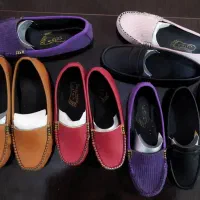 فروش کفش کالج زنانه به علت تعقیرشغل