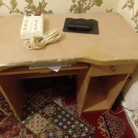 یک عددمیزکامپیوتر،مودم ومحافظ کامپیوتر