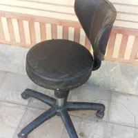 دوعدد صندلی‌