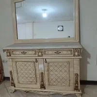 آیینه و کنسول