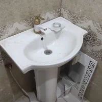 سنگ روشویی و درب چوبی اتاق|لوازم سرویس بهداشتی|مشکین‌دشت, |دیوار