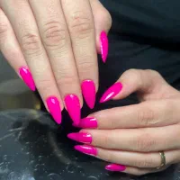 خدمات کاشت ناخن (کاشت اولیه ۵۰۰)(ترمیم ۳۵۰)