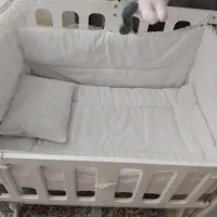 گهواره کنار مادر