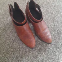 کفش سایز ۳۸