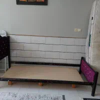 تخت فلزی