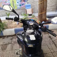ان اس ۲۰۰|موتورسیکلت|ری, سرتخت|دیوار